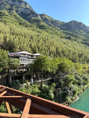 Albania Hotel | Bar-Restaurant-Hotel River