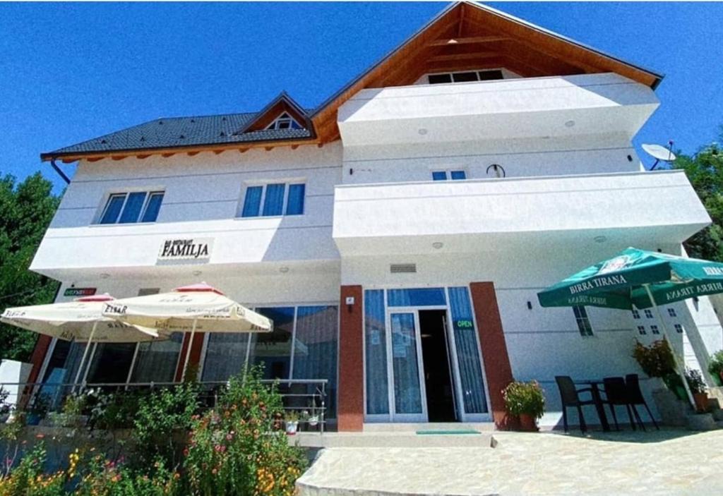 Sakës Hotel | Bar-Restaurant-Hotel-Familja
