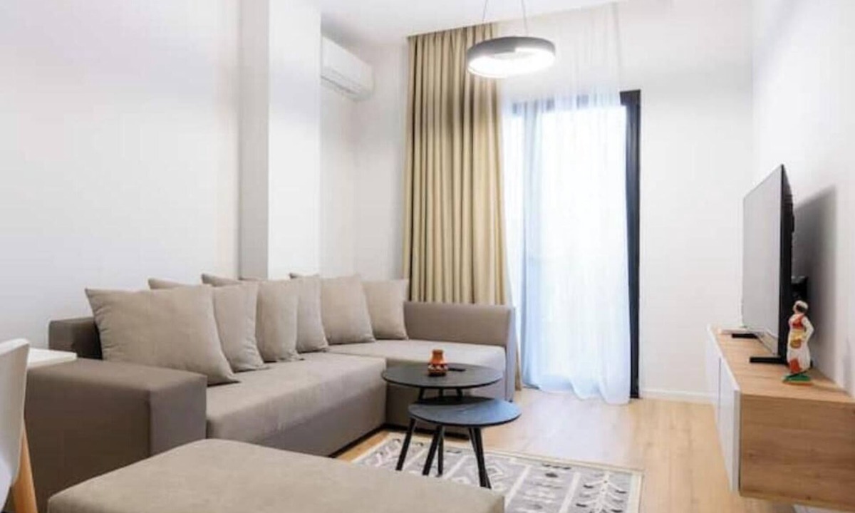 Tirana Apartment | Barrikada-E – Central Apartments with French Balcony in Tirana