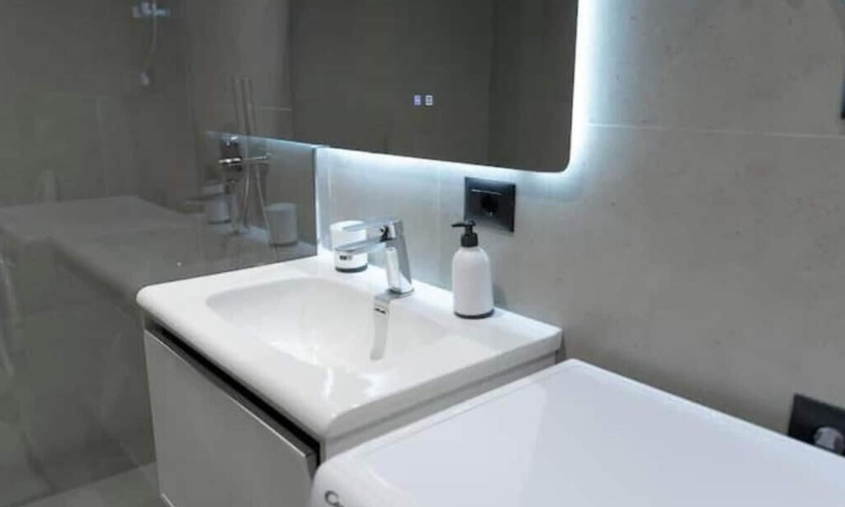 Tirana Apartment | Barrikada-E | Central Stay with Balcony Views, Steps from Skanderbeg Square