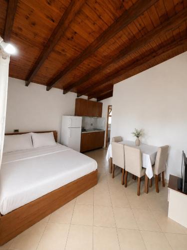 Qerek House | Beach Apartments Gjaci