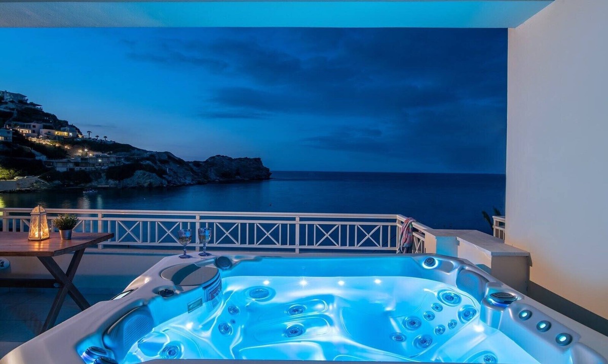 Lygaria Apartment | Beach Front Suite with jacuzzi in Ligaria - sleeps 4