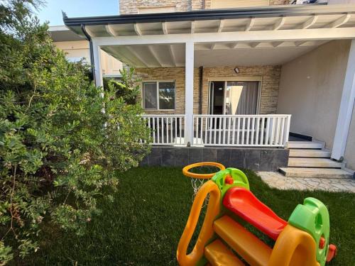 Ishem House | Beach Garden Home, Lalzi Bay