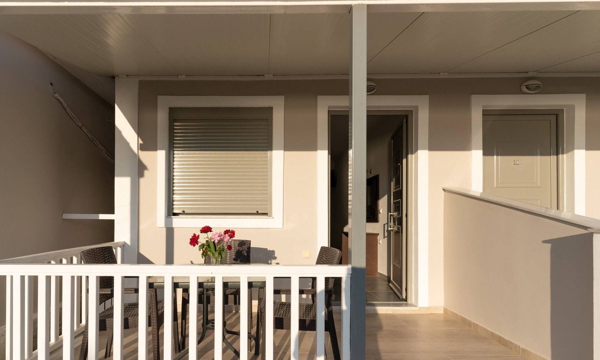 Alikanas House | Beach House Apartment By The Sea 3 with Sea View, Wi-Fi & Air Conditioning