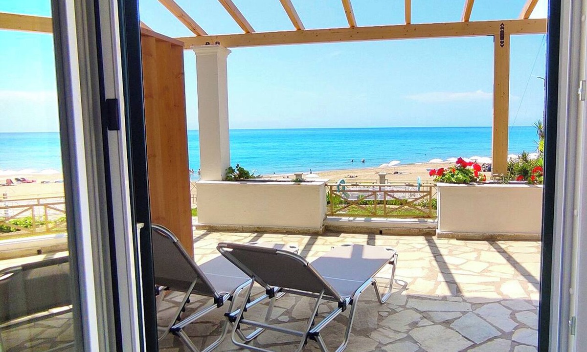 Agios Gordios Apartment | Beachfront 4-bed Luxury Suite - Agios Gordios Corfu Greece