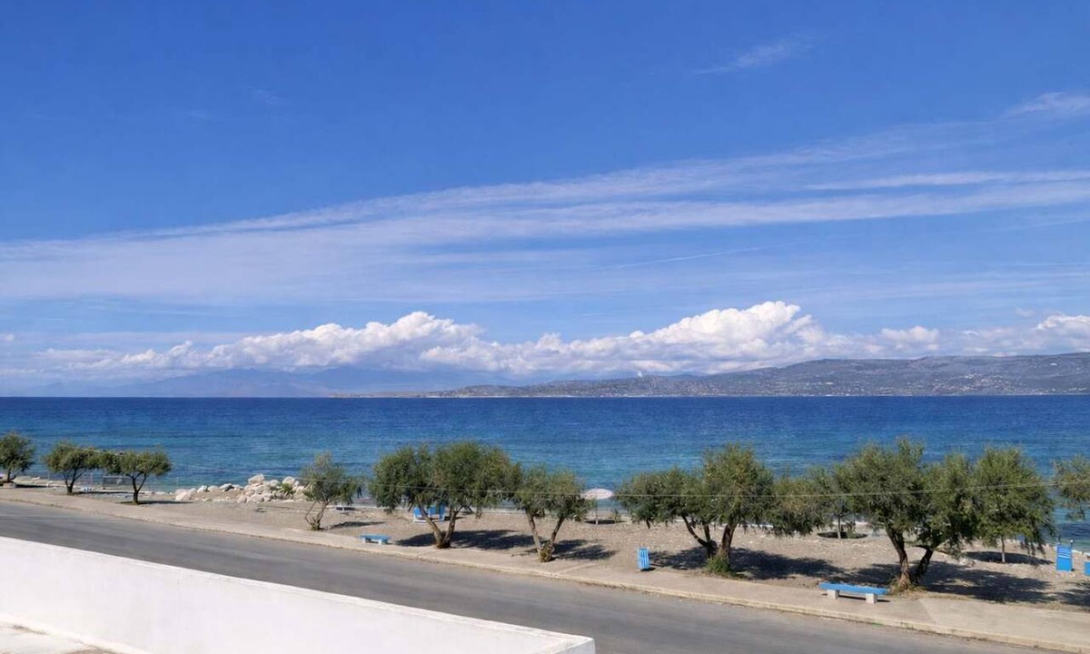 Assos-Lechaio Apartment | Beachfront Absolute Bliss in Perigiali, Korinthia