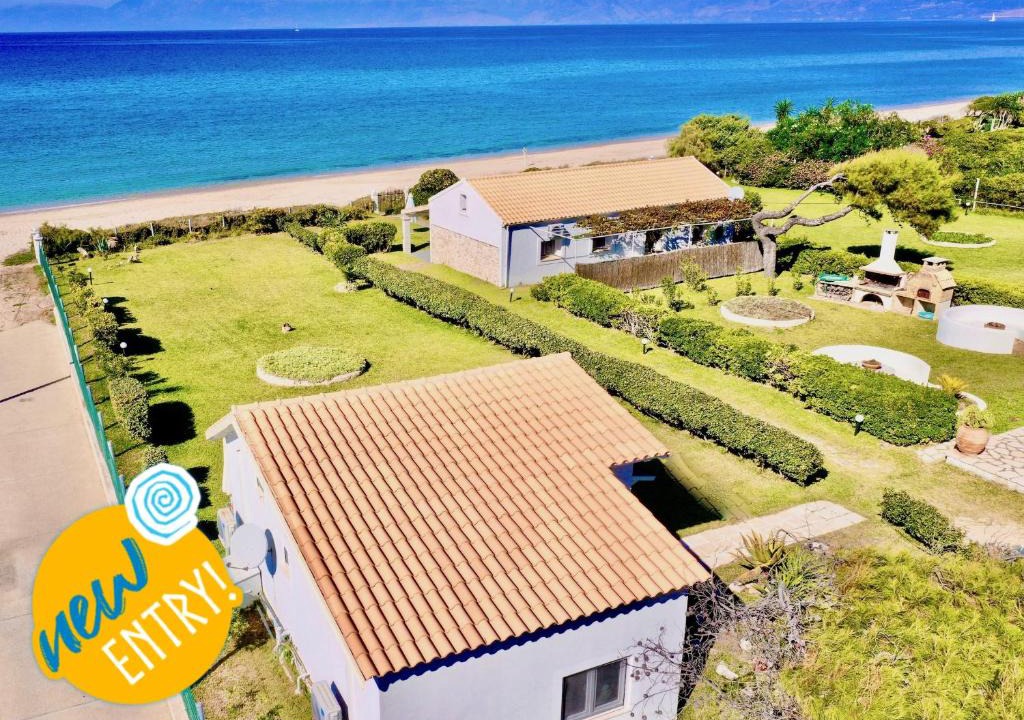 Acharavi Villa | Beachfront Villas Stato Da Mar by DadoVillas