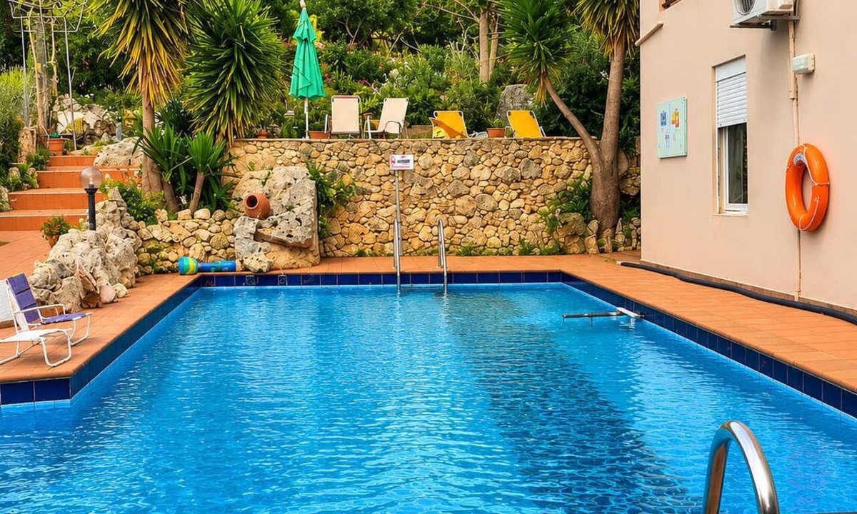 Plaka Apartment | Bicorna Chania Pool Escape - Pomegranate Room 4