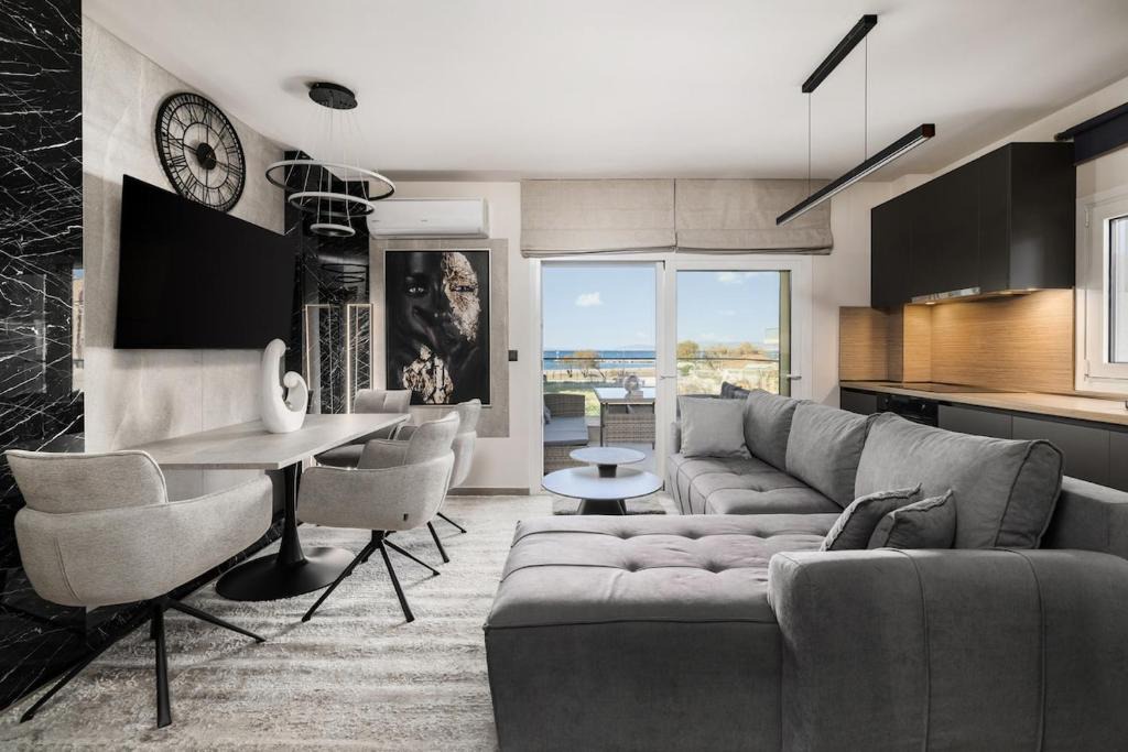 Neoi Epivates Apartment | Blazer suite on the sea