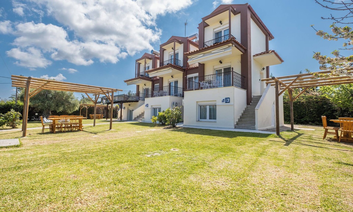 Polichrono Villa | Blue Donkey Villas