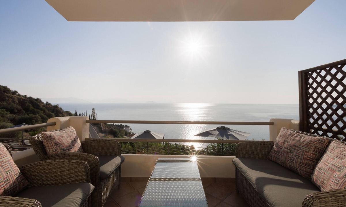 Astros Apartment | Blue Horizon -Emerald Sea View Suite