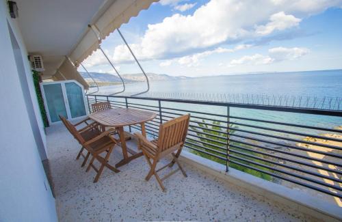 Agii Theodori Apartment | Blue Horizon Seafront Apartment