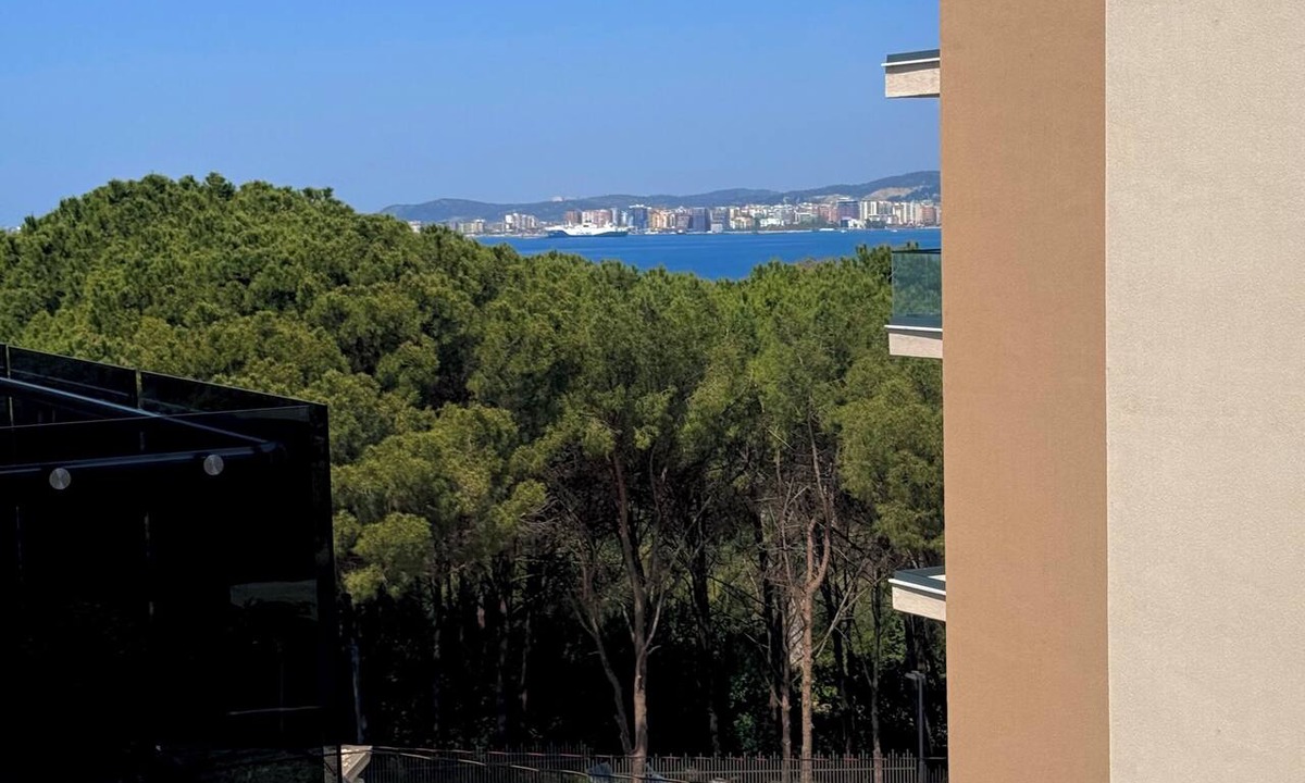 Vlore Apartment | BookO2 Apartment