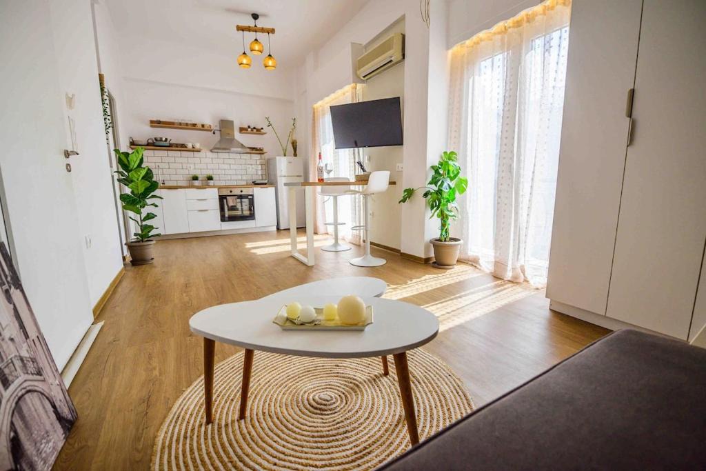 Dafni-Ymittos Apartment | Bright Apartment Near to Metro