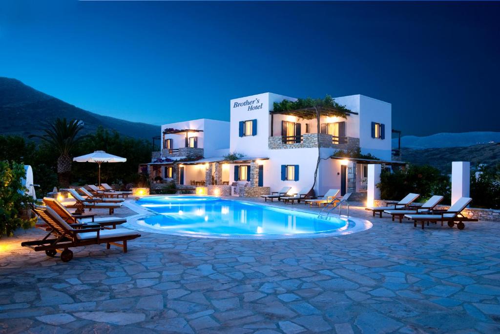 Ios Town Hotel | Brother's Hotel