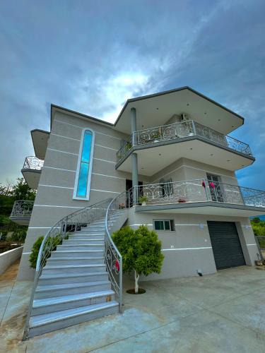 Lazarat House | Bujtina Amar