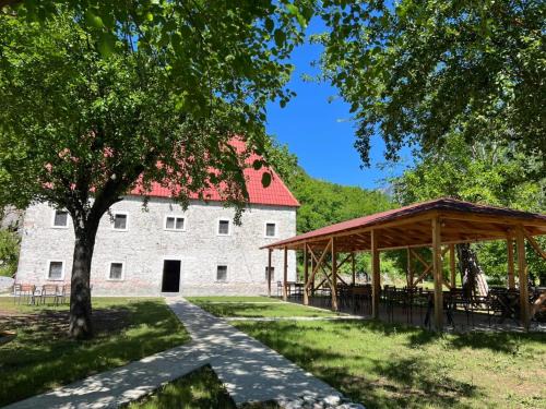 Shale Hotel | Bujtina Shpjia e Gjyshit