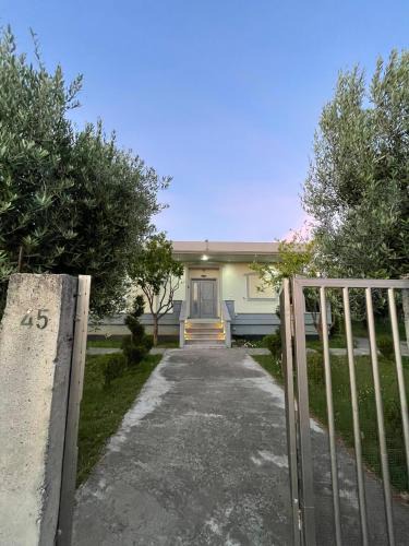 Sakës House | Cara Guest House Shënkoll