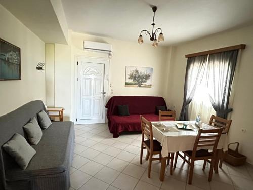 Pyrgou Dirou Apartment | Casa Blanca (I)