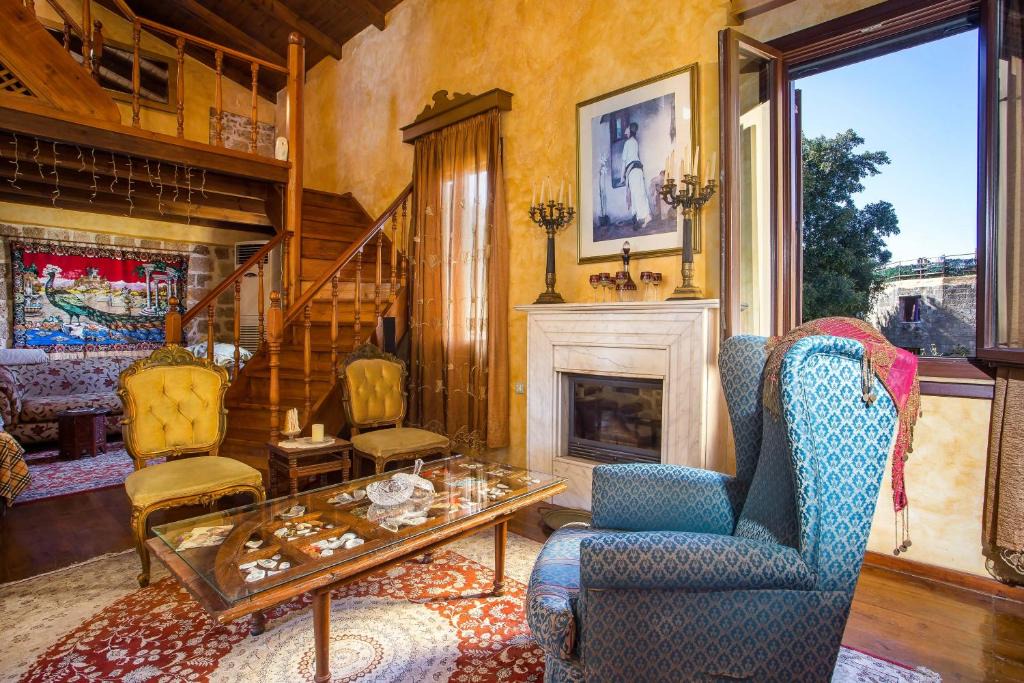Rhodes Old Town Ski Chalet | CASA DI ALEJANDRO