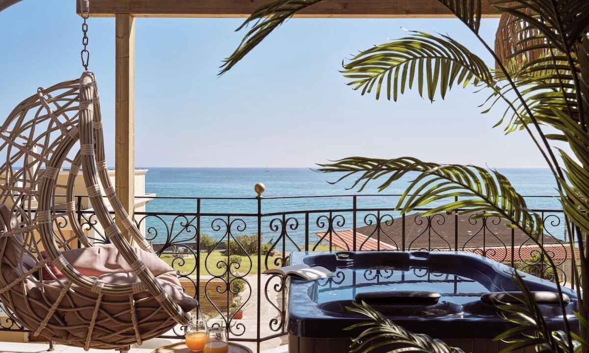 Argassi Apartment | Casa Di Cuore Loft Sea View & Jacuzzi Retreat