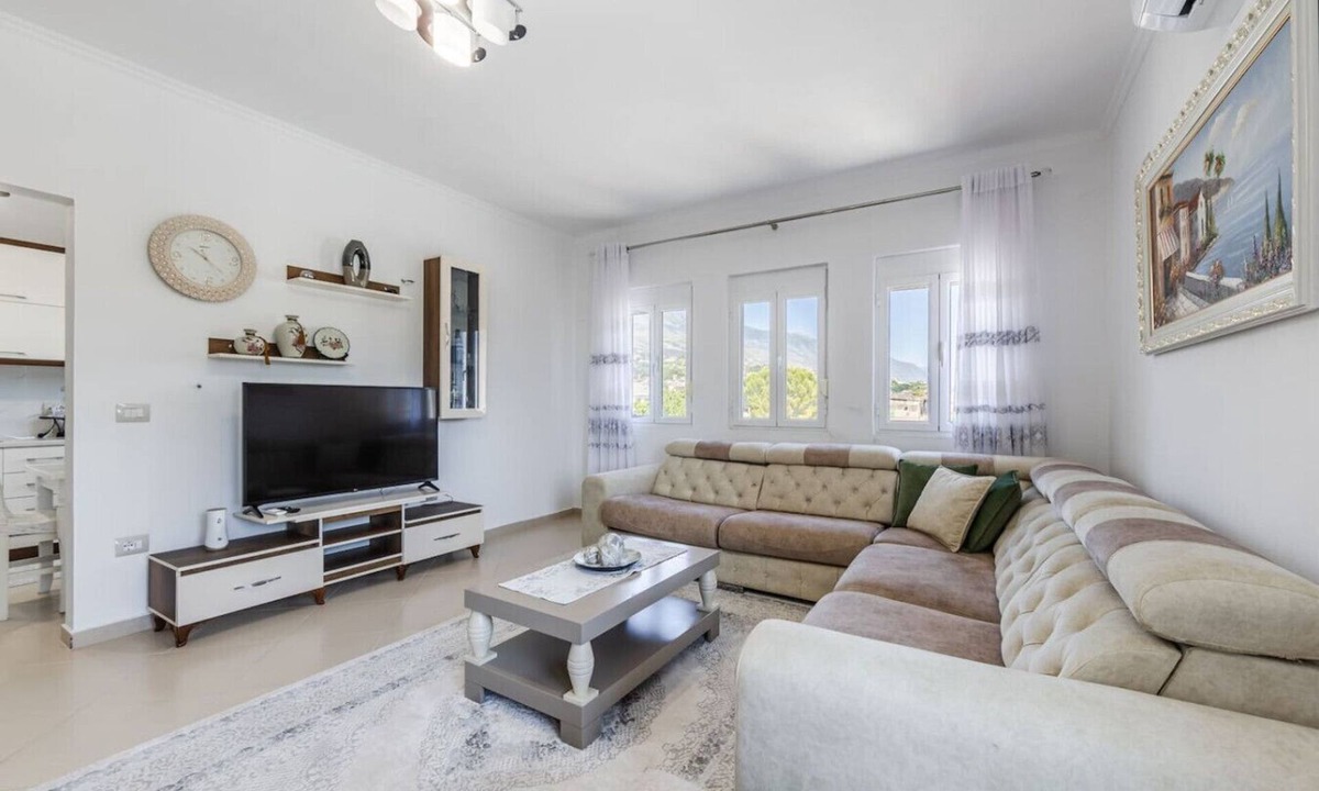 Lazarat Apartment | Castle Serenity Home | 3BR with Free Parking
