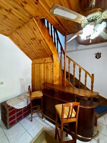 Gjirokaster Villa | Castle View Traditional House - Free Parking on Site