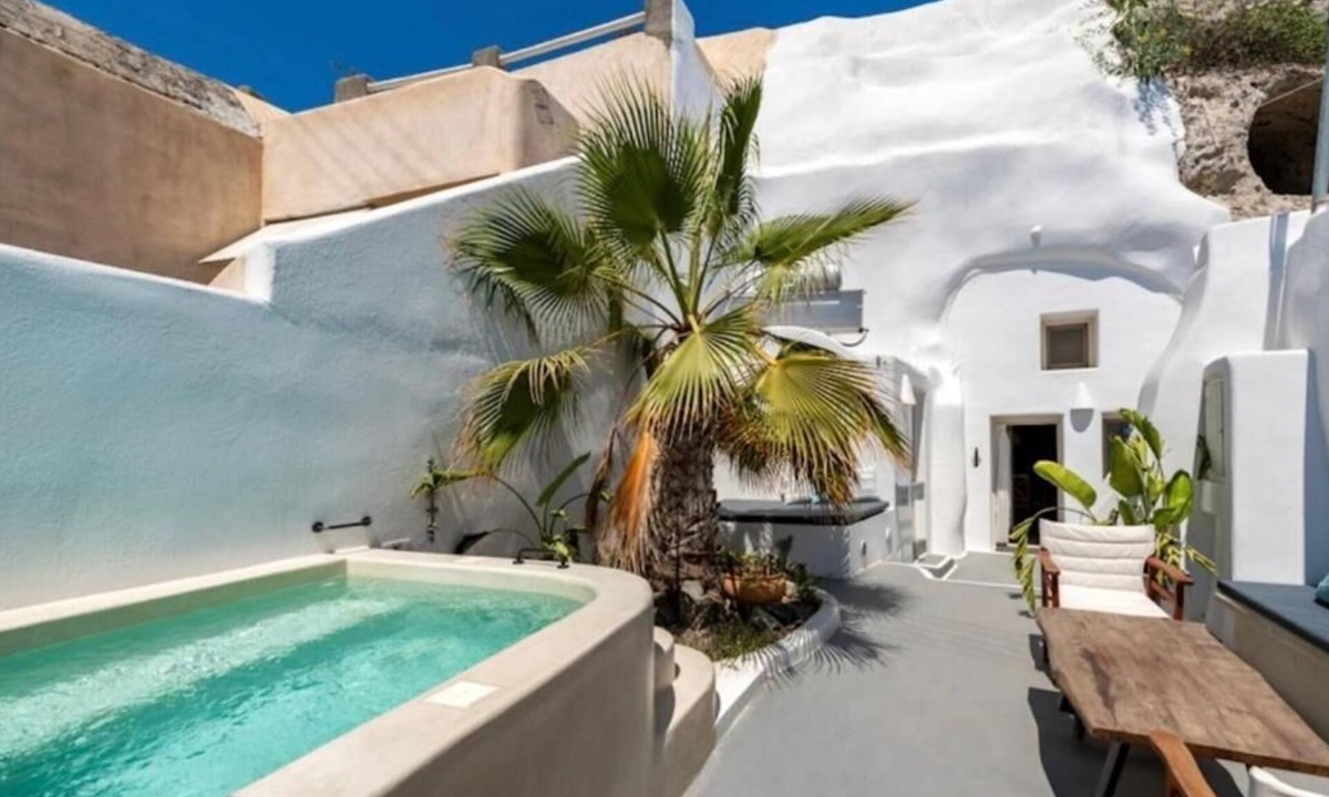 Karterados Villa | Cave at White Rock Private jacuzzi