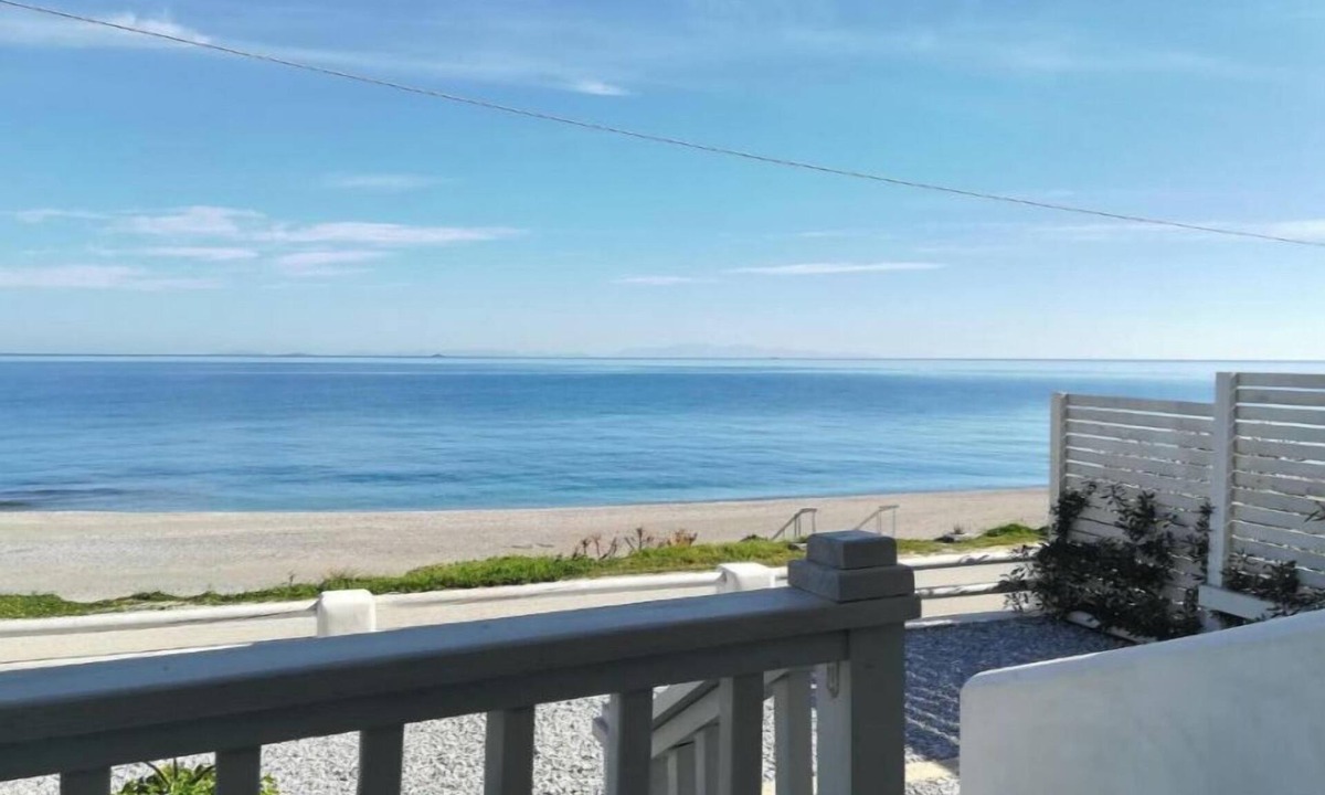 Mourteri Apartment | Charming Apartments next to the Sea