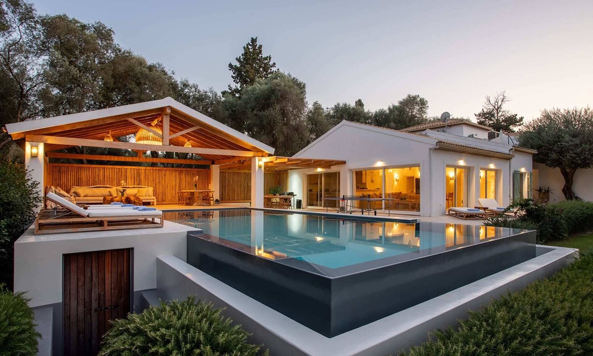 Lefkimmi Villa | Charming Beachfront Retreat with Pool in Corfu
