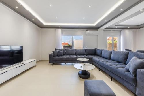 Shkoder Villa | Charming Townhouse Shkodër Central Stay by PikHost