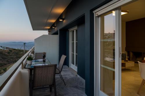 Rafina-Pikermi Apartment | CHROMA Lodge Rafina