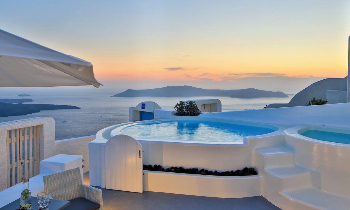 Kamari Villa | Cloud 9