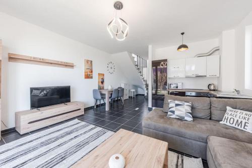 Sakës Apartment | Coastal Haven Talea by PikHost