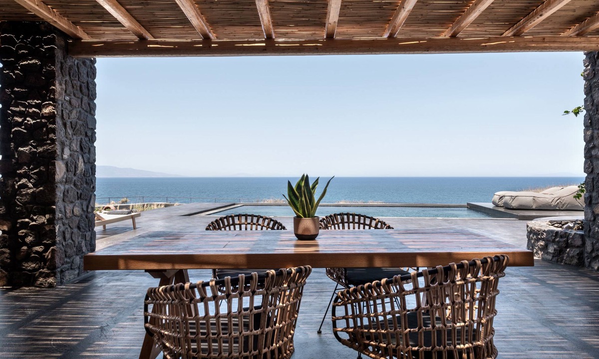 Kamari House | Colombos BeachFront