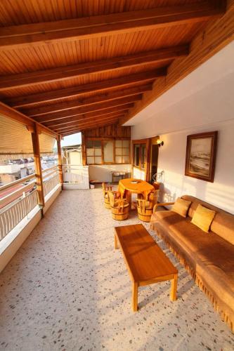 Katerini Apartment | Comfortable House with Large Balcony & Warm Hospitality - Katerini