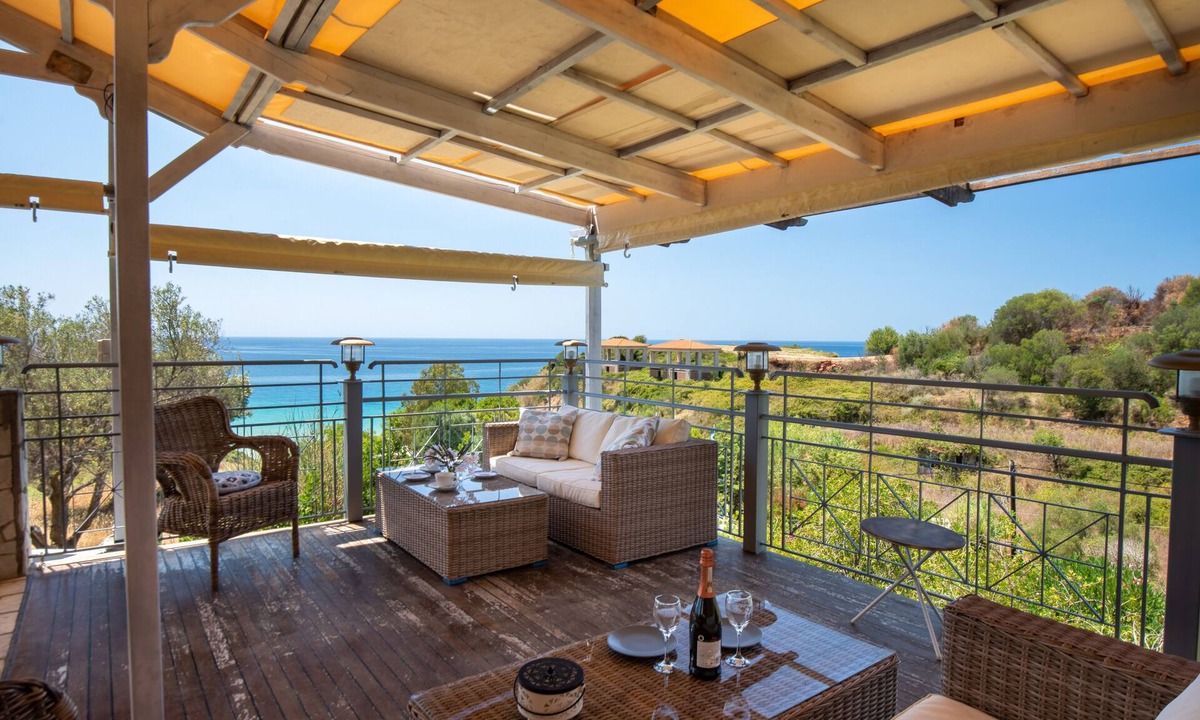 Svoronata Hotel | Costa Avithos