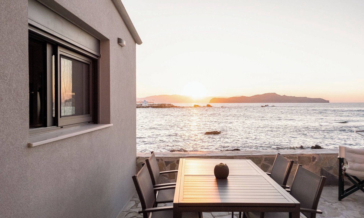 Kato Galatas House | Couple’s Paradise: Next to Soothing Waves