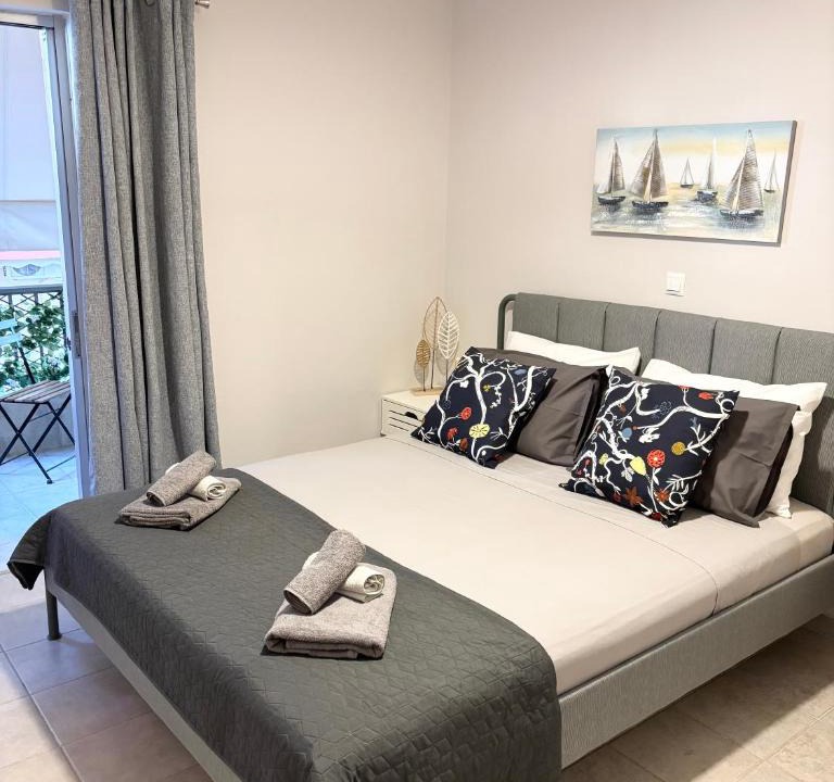 Loutraki Apartment | Cozy Apartment with Mountain View