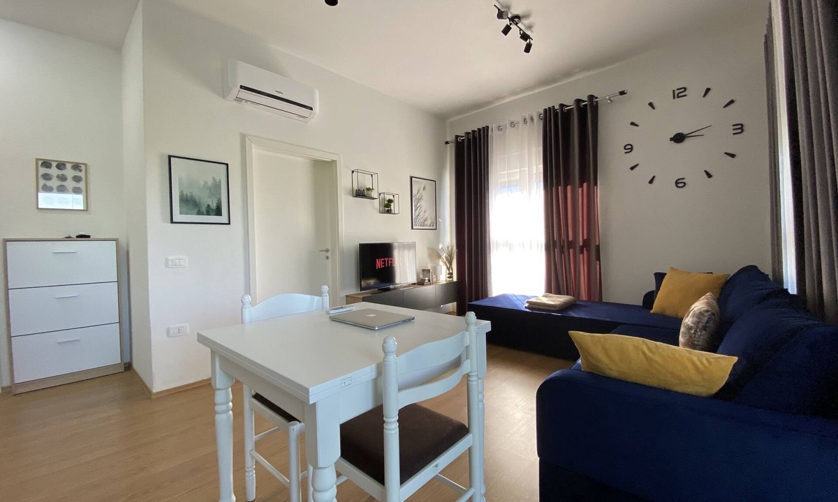 Tirana Apartment | Cozy Apt in Colorful Complex Wifi/Ac/Netflix