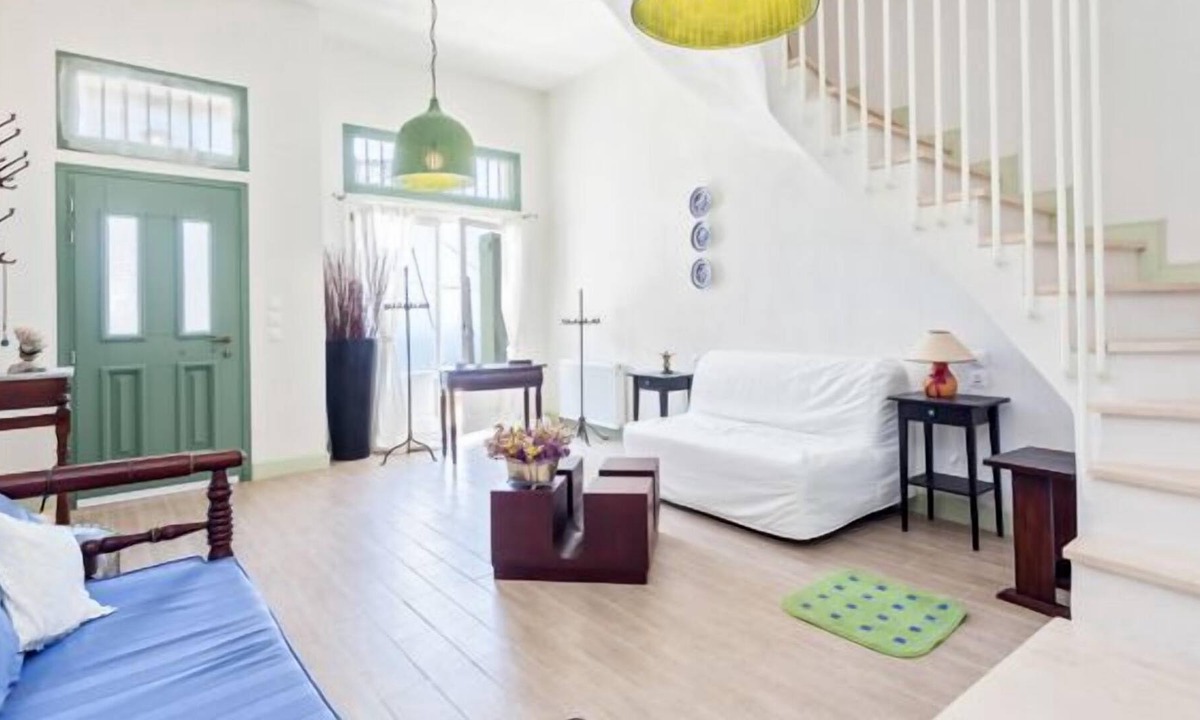 Glossa House | Cozy Traditional House