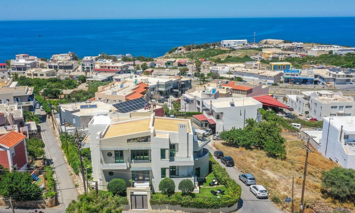 Violi Charaki House | Crethion | Private Pool, Jacuzzi, Gym & Games Room