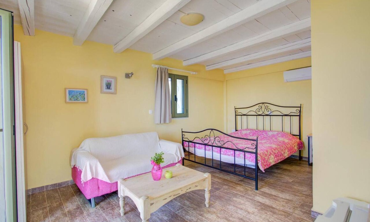 Riglia Apartment | Danae – Cozy Sea-View Retreat in the Peloponnese