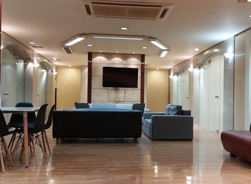 Athens Apartment | Deluxe Apartment 12BD 6BATH