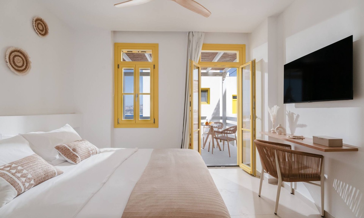 Psathi House | Deluxe Suite with Private Pool and side-Seaview