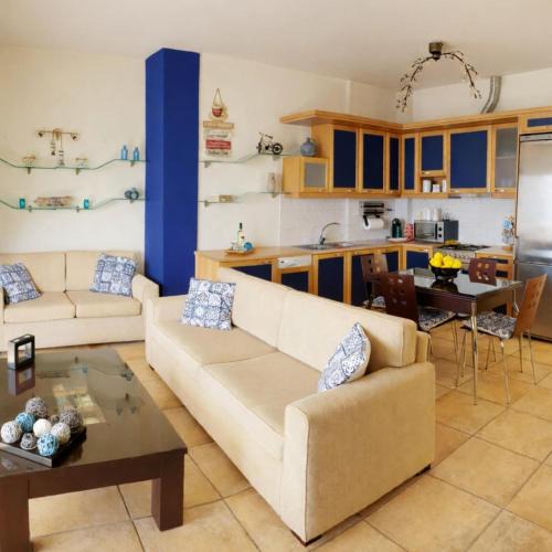 Evrostina Apartment | Derveni Seaside Apartments - Deluxe Sea View Penthouse Jacuzzi-BBQ & Groundfloor Garden View Apartment