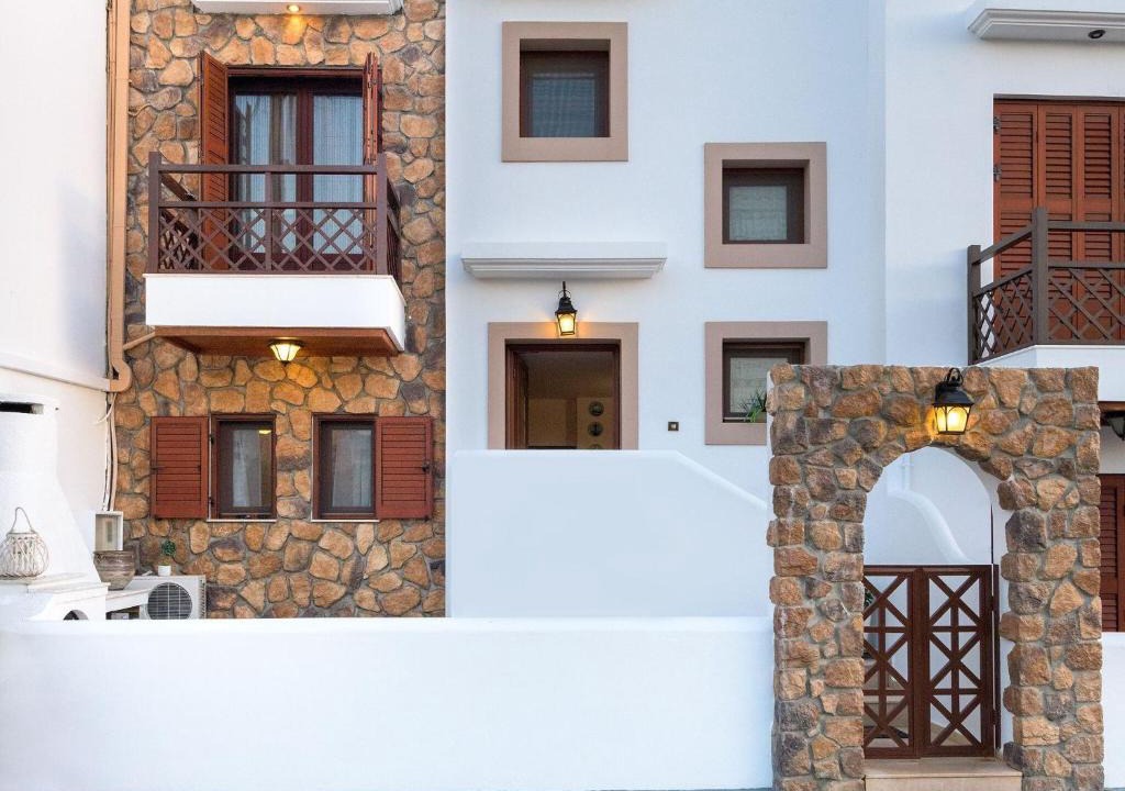 Haraki House | Detached Villa with Seaview in Charaki