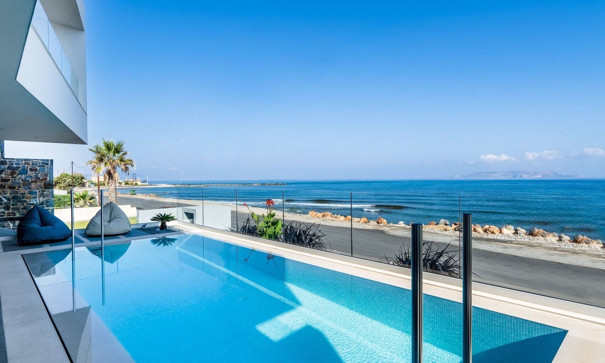 Gournai House | Dias Blaue Villa by Interhome