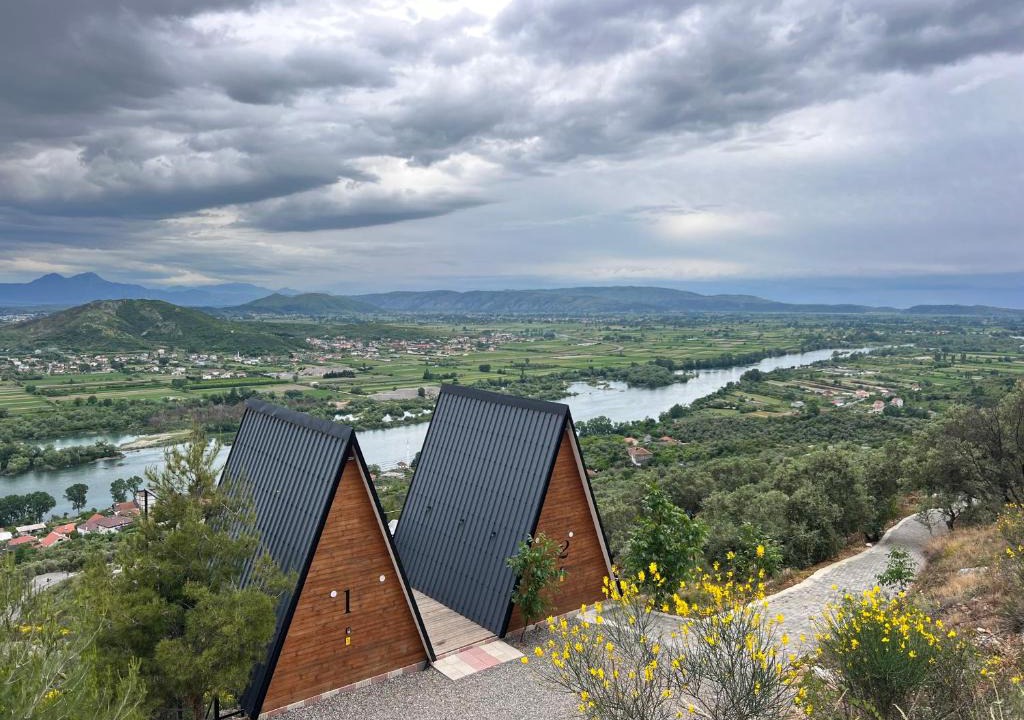Shkoder County Villa | Doel House Zues - Hot Tub Villa & Scenic View