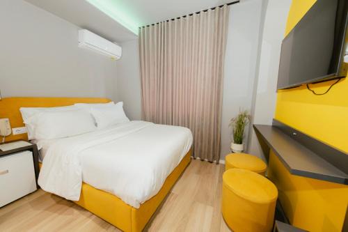 Blloku Hotel | Double Room at The Bubbles Jacuzzi Rooms